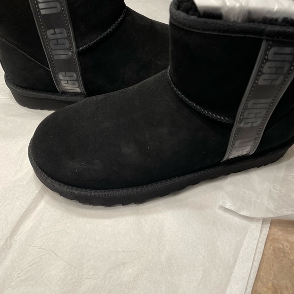 UGG CLASSIC MINI LOGO BOOT-SZ 11 - Picture 3 of 6